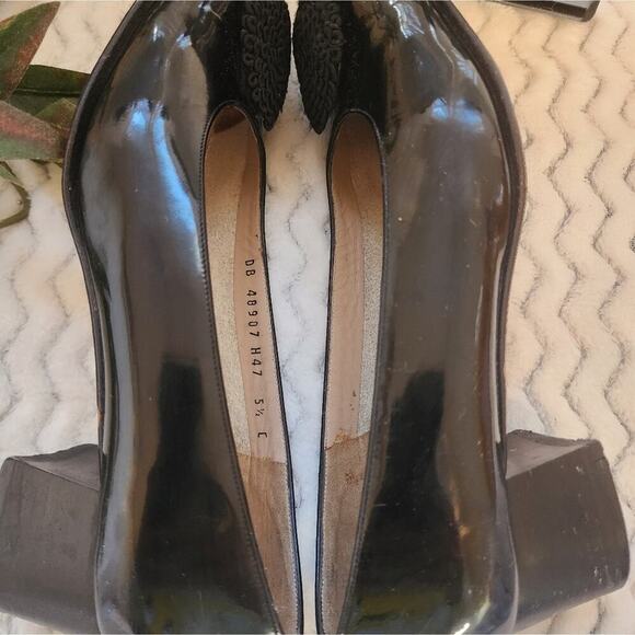 Salvatore Ferragamo Front Crochet leather heel size 5.5 - Picture 2 of 9